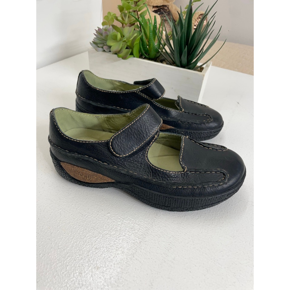 Women's ROGUE Black Flats & Loafers Size 7.5 with Green Accents
